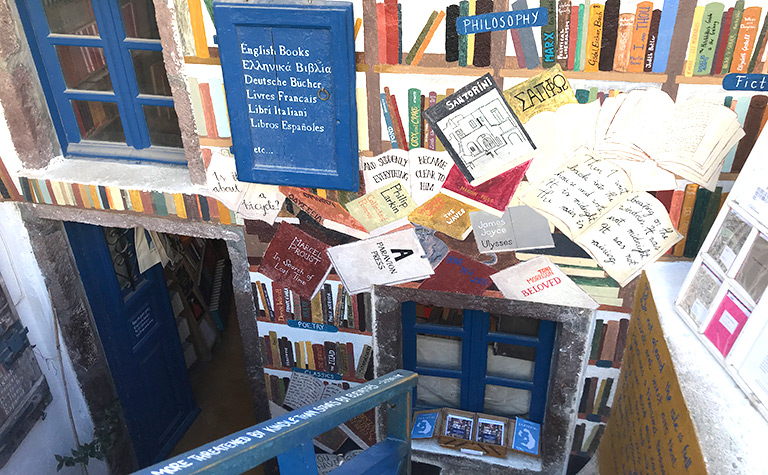サントリーニ島の本屋「Atlantis Books」の入口