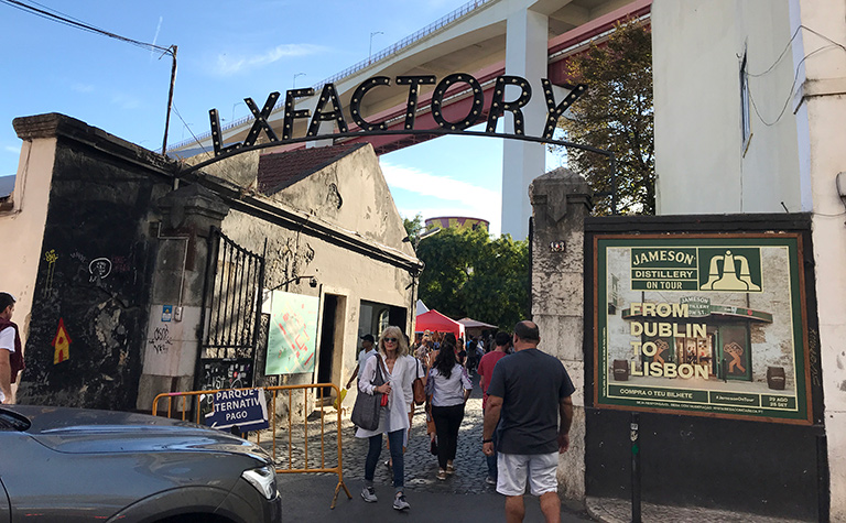 ボルトガル・リスボンにあるLxFactoryの入口