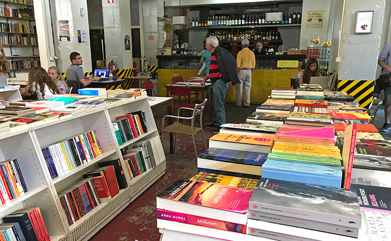 本屋Ler Devagarの1階から撮影した画像