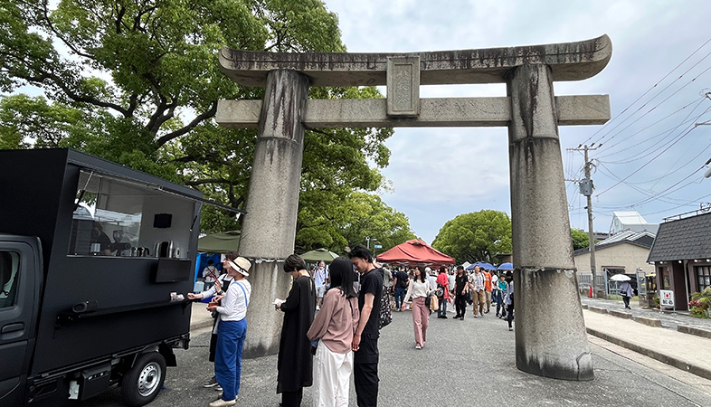 筥崎宮の参道古本市に出店していたキッチンカー
