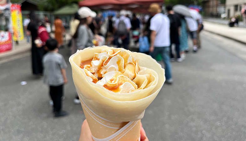 筥崎宮の参道古本市の様子