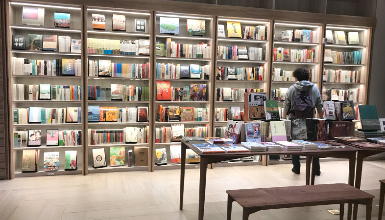 台湾・台中市にある本屋「中央書局」の内観