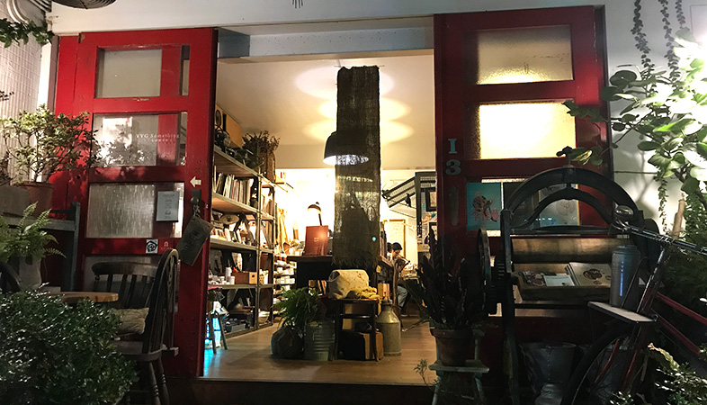 台湾・台北市にある本屋「好樣本事 VVG Something」の外観