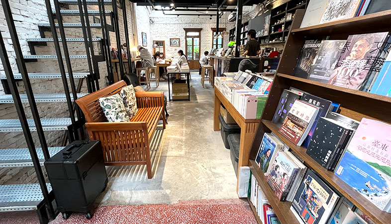 台湾にある浮光書店の内観