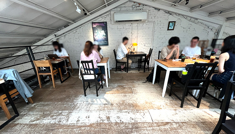 台湾にある浮光書店の内観