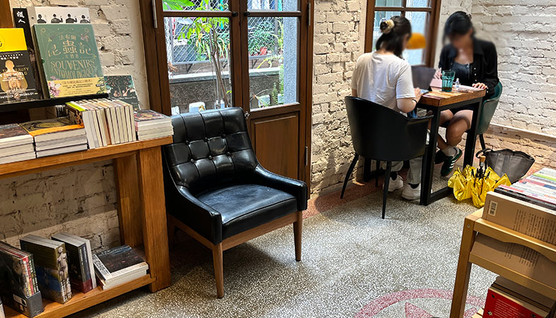 台湾にある浮光書店の内観